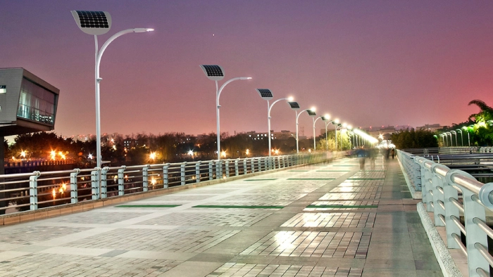 ENERGY-EFFICIENT LED STREET